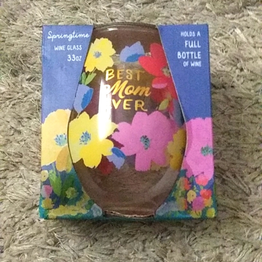 Olly Oversize Springtime Best Mom Ever Wine Glass 33 oz